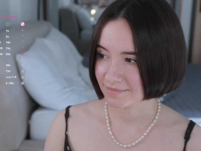 -femaleessence- live sex