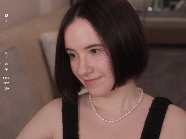 -FemaleEssence- live cam on BongaCams