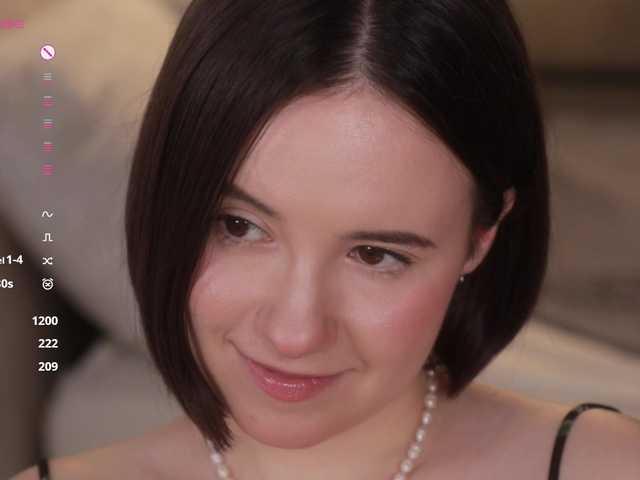 -FemaleEssence- live cam on BongaCams