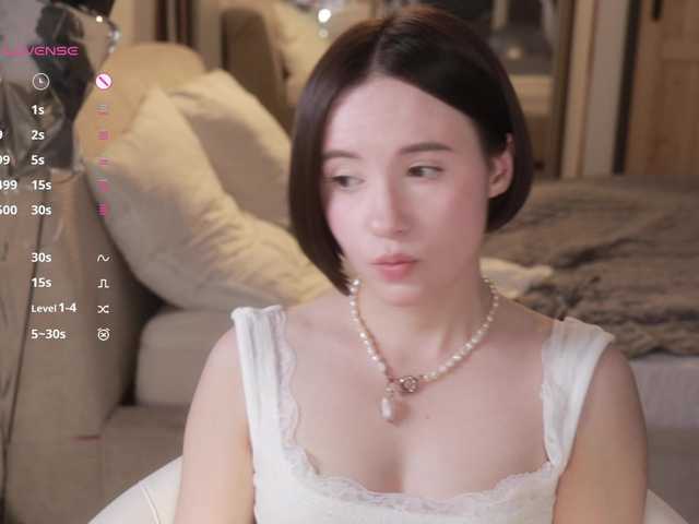 -FemaleEssence- live cam on UnifiedCams