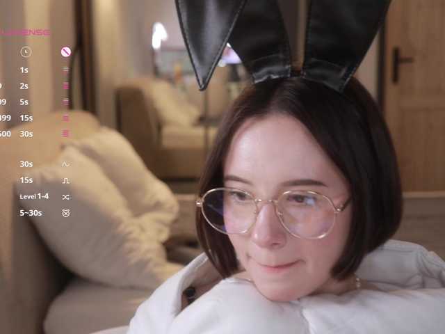 -FemaleEssence- live cam on BongaCams
