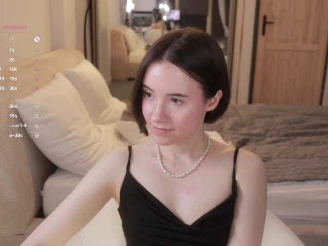 -FemaleEssence- live cam on BongaCams