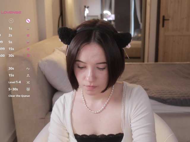 -FemaleEssence- live webcam show