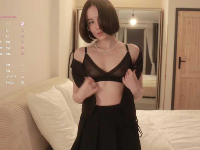 -FemaleEssence-'s BongaCams show and profile