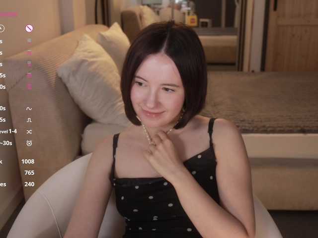 -FemaleEssence- live cam on BongaCams