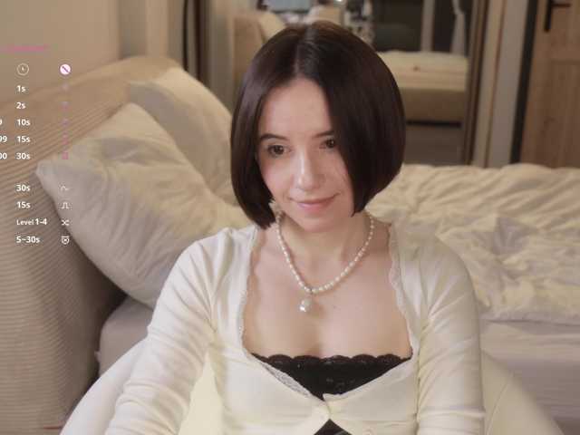  -FemaleEssence- chat room