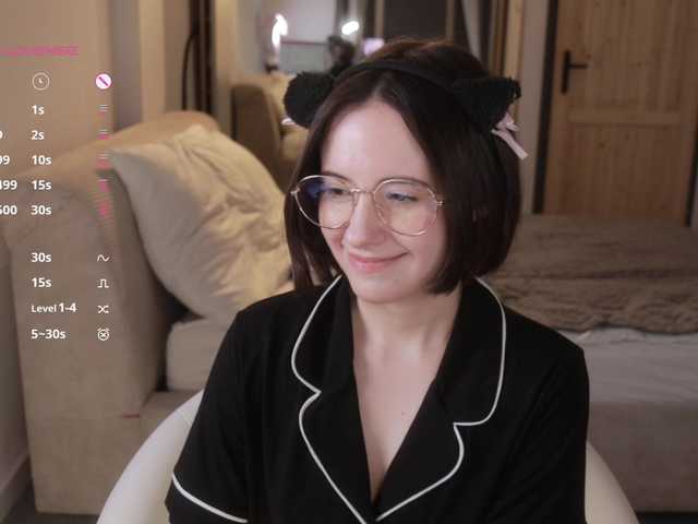 -FemaleEssence- live cam on BongaCams