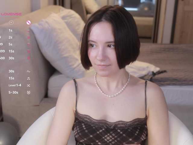 -FemaleEssence- live cam on UnifiedCams
