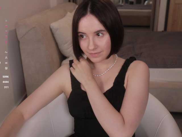 -FemaleEssence- live cam on BongaCams