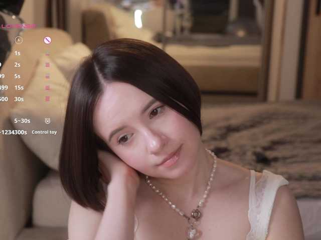 -FemaleEssence- live cam on BongaCams