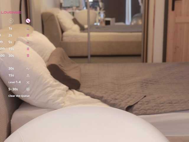 -FemaleEssence- live webcam show