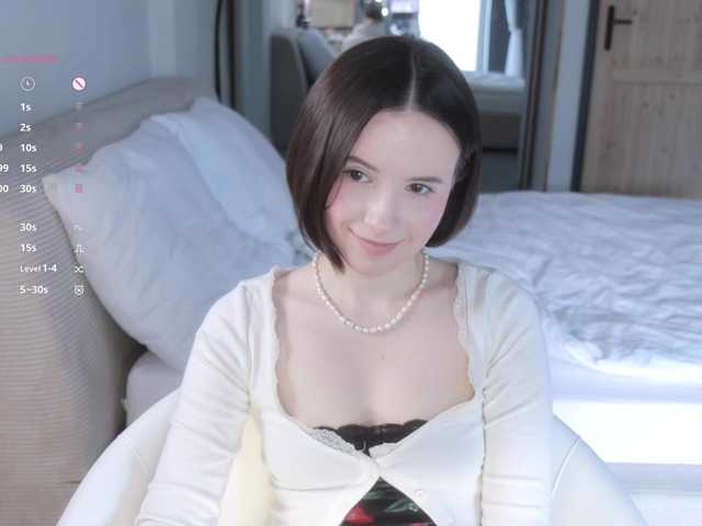  -FemaleEssence- chat room