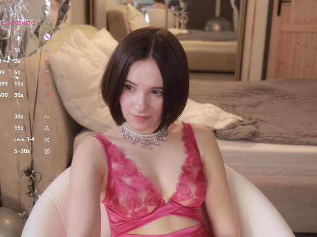 -femaleessence- live sex