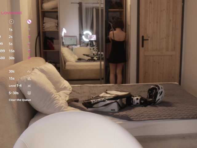 -FemaleEssence- live webcam show
