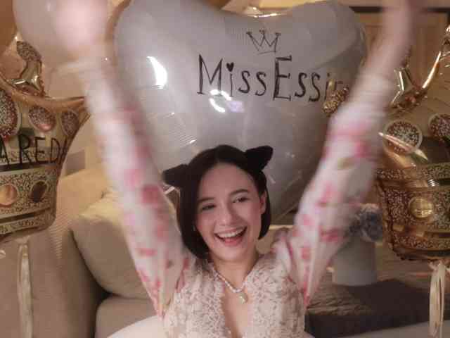 Модель: MissEssie