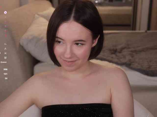 -FemaleEssence- live female cam on bongacams