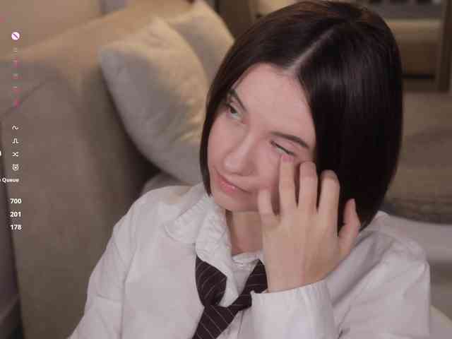 Модель: MissEssie
