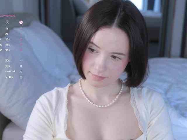 This model is live right now. -FemaleEssence-