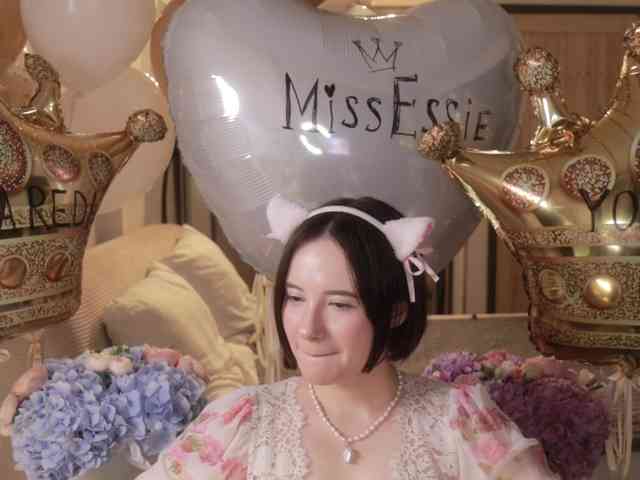 Модель: MissEssie
