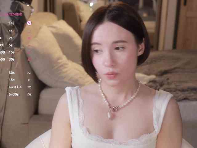 -FemaleEssence- Sex Cam Show