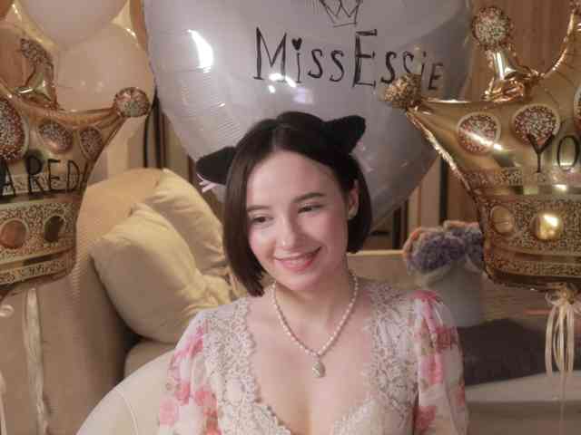 Модель: MissEssie