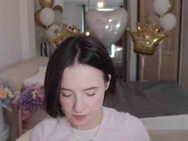 -FemaleEssence- Live Webcam on BongaCams
