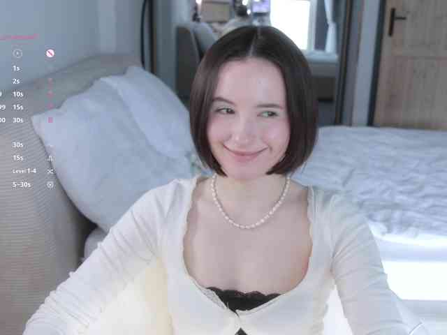 This model is live right now. -FemaleEssence-