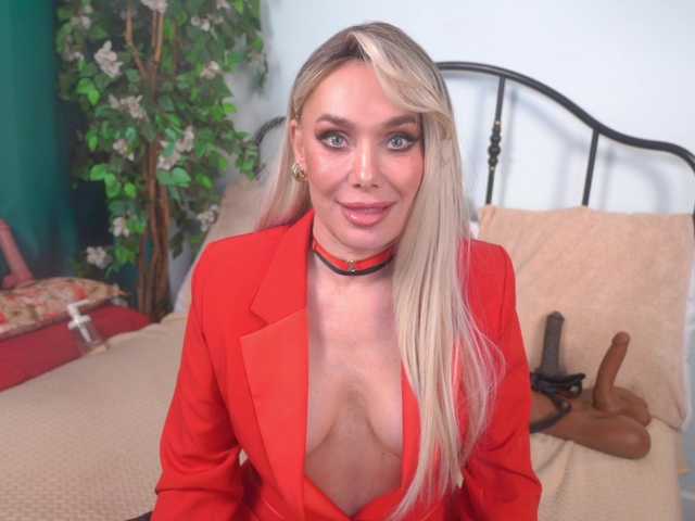 IsadoraDunkan's BongaCams show and profile