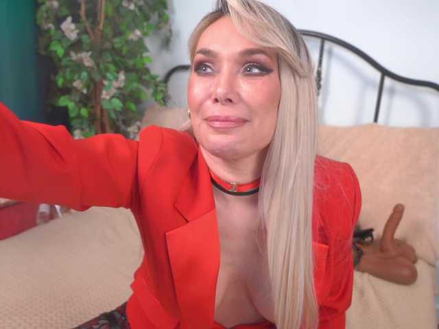 IsadoraDunkan's BongaCams show and profile