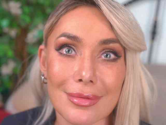 IsadoraDunkan live female cam on bongacams