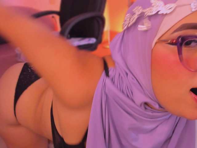le modèle Jazmin-Kitana est en webcam porno dans un show sur le site bongacams, il possède les tags suivants: Arab,Brunette,Trimmed