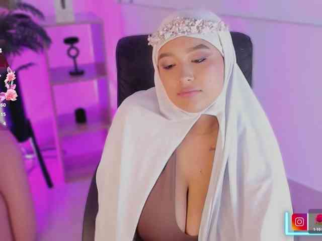 Jazmin-Kitana webcam