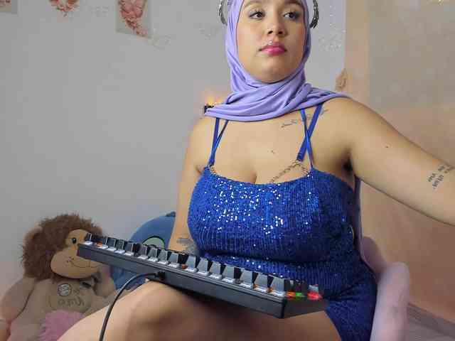 Jazmin-Kitana webcam