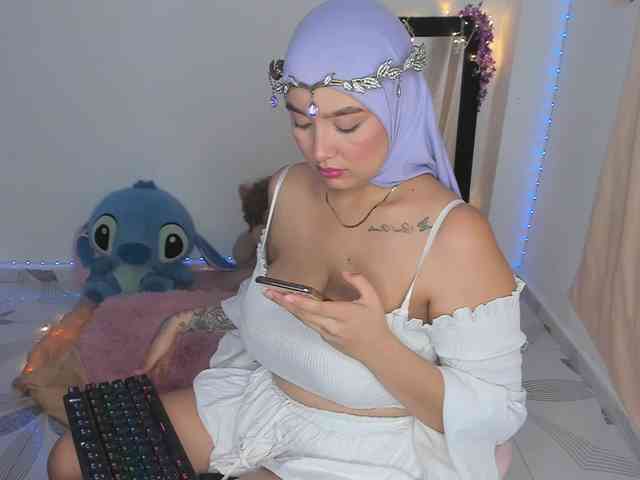 Jazmin-Kitana webcam