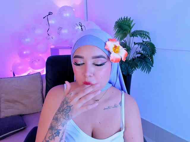 Jazmin-Kitana webcam
