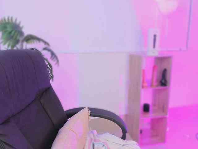Jazmin-Kitana webcam