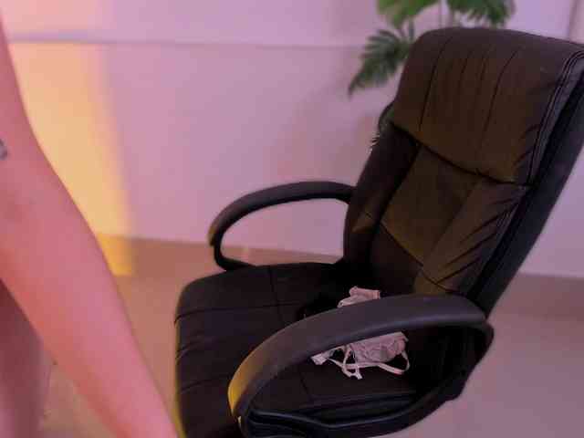 Jazmin-Kitana webcam