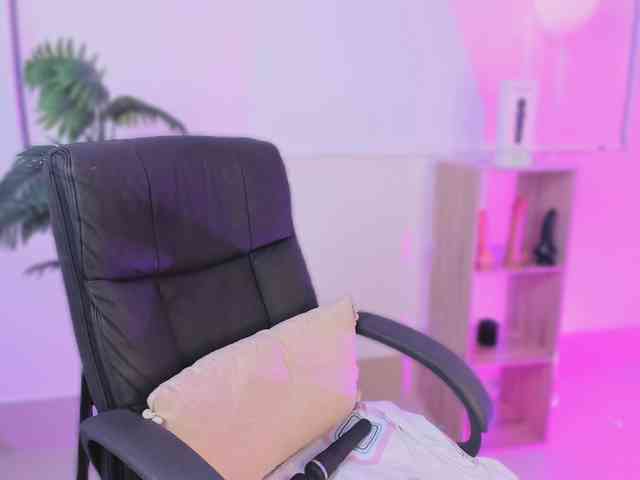 Jazmin-Kitana webcam