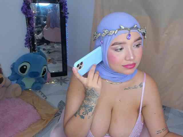 Jazmin-Kitana webcam