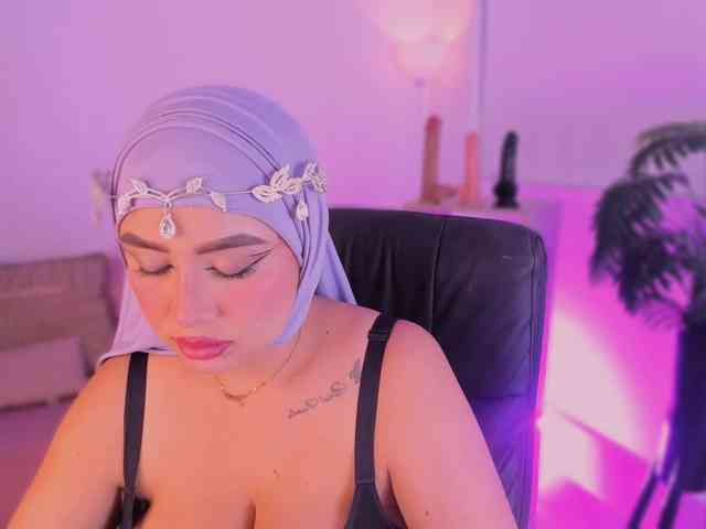 Jazmin-kitana's cam show statistics and live stream