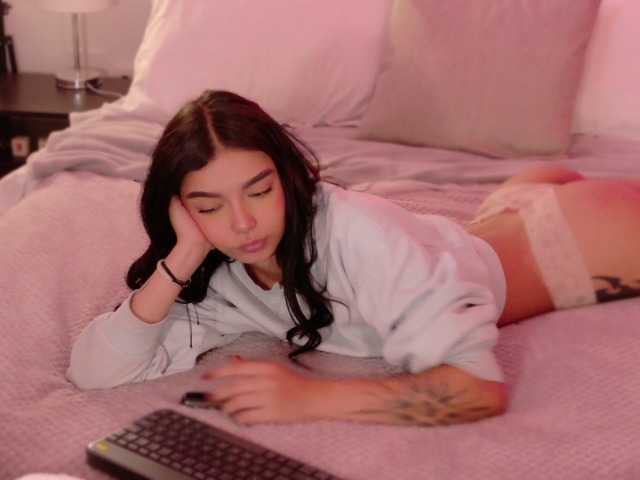 AnabelWolf live cam on BongaCams