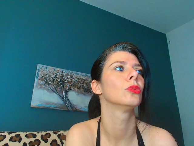 AnneBlueeyes live cam on BongaCams