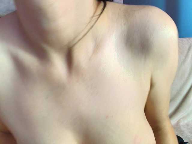 AnneBlueeyes live cam on BongaCams