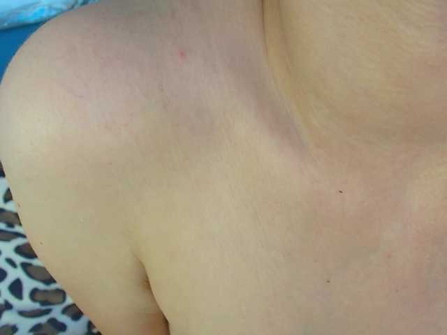 AnneBlueeyes live cam on BongaCams