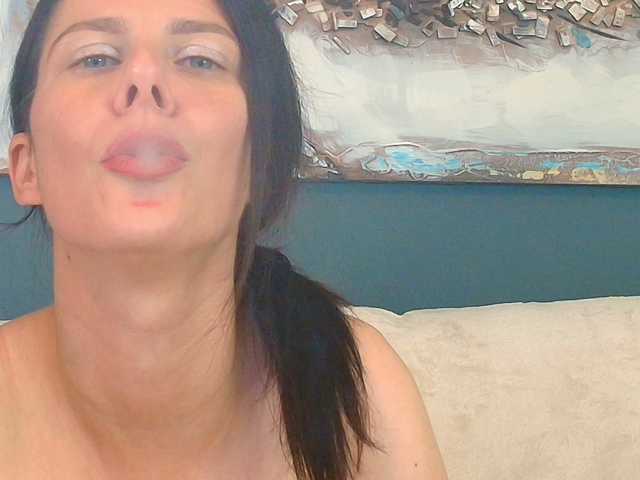 AnneBlueeyes live cam on BongaCams