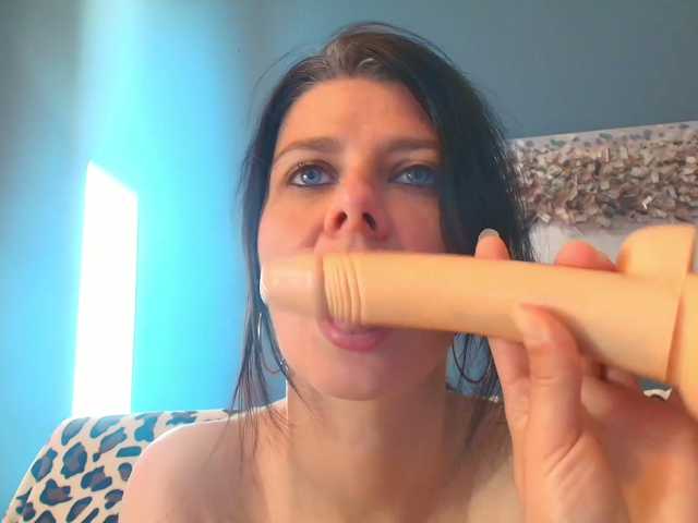 AnneBlueeyes, live now on BongaCams