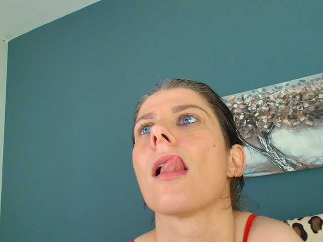 AnneBlueeyes live cam on BongaCams