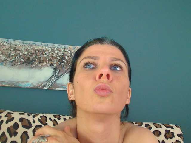 AnneBlueeyes live cam preview