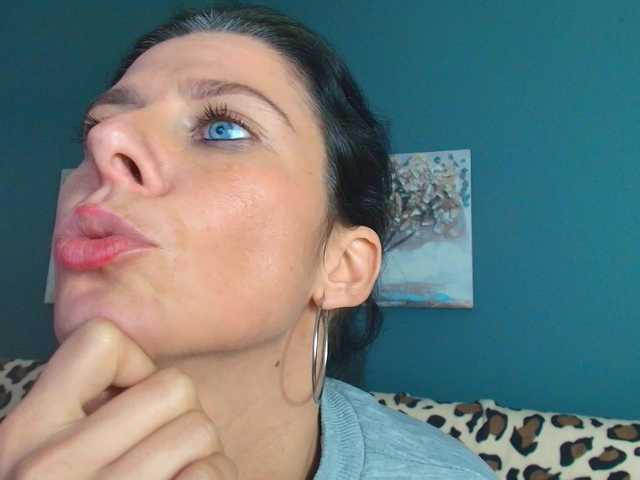 AnneBlueeyes live cam on BongaCams