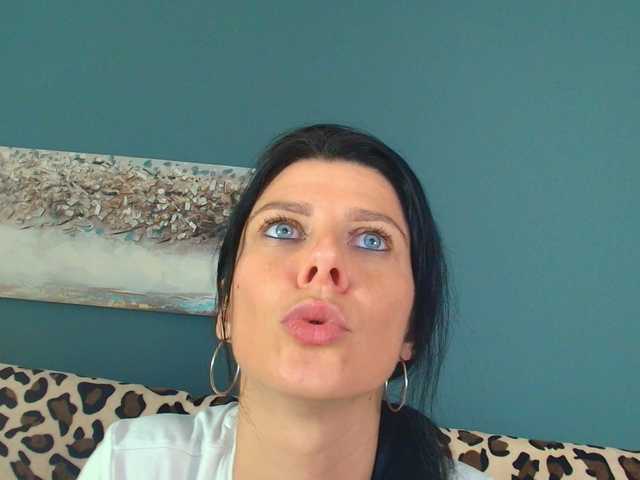 AnneBlueeyes live cam on BongaCams